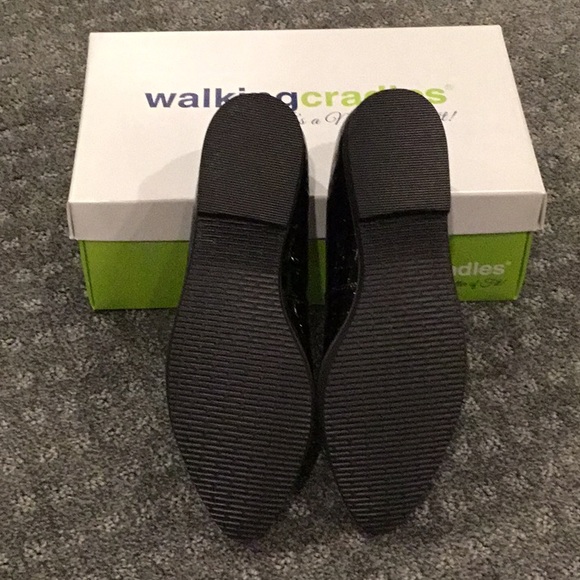 Walking cradles size 8.5M black flats Brand New! - Picture 2 of 4